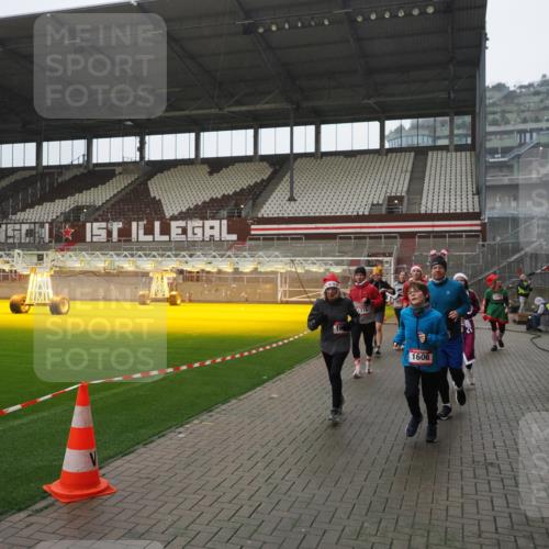 07.12.2025 - St. Pauli X-Mass-Run No. 15 Fabian Wolf http://msf.ph/oto/9420308 07.12.2025 11:38:43 Ziel 453, 1133, 1318, 1601, 1605, 1606, 2010, 2011, 2099, 2815, 2816, 3365, 3367, 3508, 4821, 4822 meine-sportfotos.de