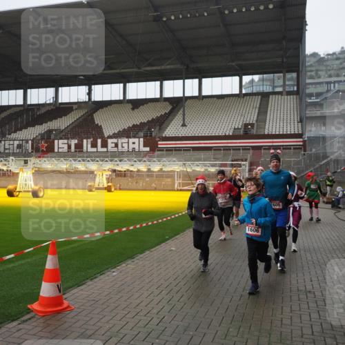 07.12.2025 - St. Pauli X-Mass-Run No. 15 Fabian Wolf http://msf.ph/oto/9420309 07.12.2025 11:38:43 Ziel 453, 1133, 1318, 1601, 1605, 1606, 2010, 2011, 2099, 2815, 2816, 3365, 3367, 3508, 4821, 4822 meine-sportfotos.de