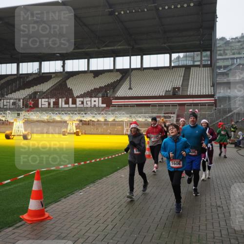 07.12.2025 - St. Pauli X-Mass-Run No. 15 Fabian Wolf http://msf.ph/oto/9420310 07.12.2025 11:38:43 Ziel 453, 1133, 1318, 1601, 1605, 1606, 2010, 2011, 2099, 2815, 2816, 3365, 3367, 3508, 4821, 4822 meine-sportfotos.de