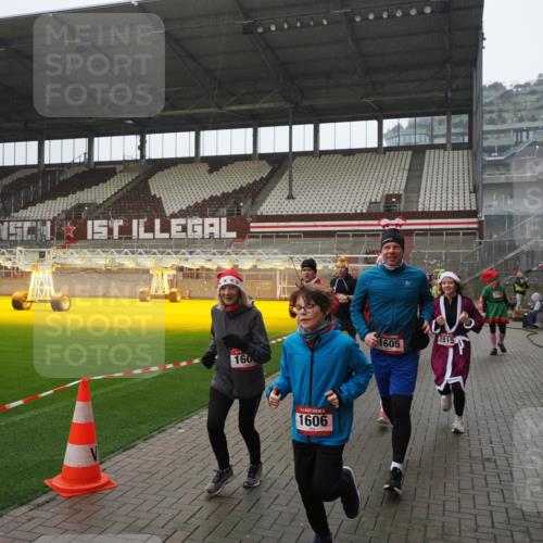 07.12.2025 - St. Pauli X-Mass-Run No. 15 Fabian Wolf http://msf.ph/oto/9420313 07.12.2025 11:38:44 Ziel 453, 1133, 1318, 1601, 1605, 1606, 2010, 2011, 2099, 2815, 2816, 3365, 3367, 3508, 4821, 4822 meine-sportfotos.de