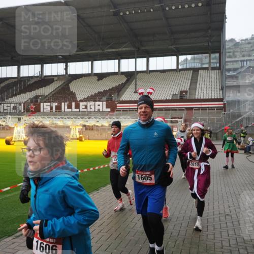 07.12.2025 - St. Pauli X-Mass-Run No. 15 Fabian Wolf http://msf.ph/oto/9420316 07.12.2025 11:38:45 Ziel 453, 1133, 1318, 1601, 1605, 1606, 2010, 2011, 2099, 2815, 2816, 3365, 3367, 3508, 4822 meine-sportfotos.de