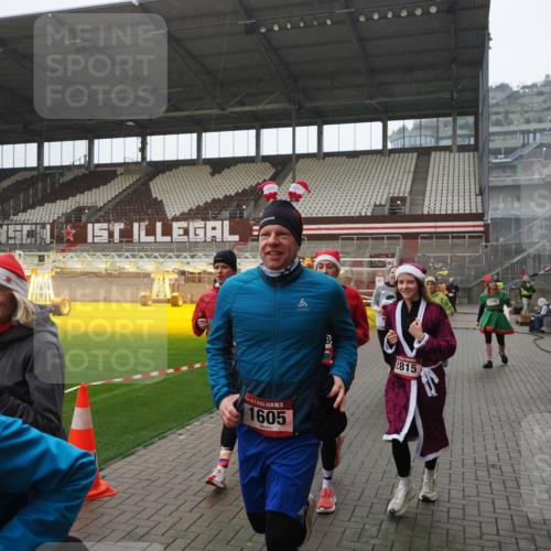 07.12.2025 - St. Pauli X-Mass-Run No. 15 Fabian Wolf http://msf.ph/oto/9420317 07.12.2025 11:38:45 Ziel 453, 1133, 1318, 1601, 1605, 1606, 2010, 2011, 2099, 2815, 2816, 3365, 3367, 3508, 4822 meine-sportfotos.de