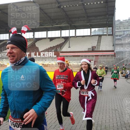 07.12.2025 - St. Pauli X-Mass-Run No. 15 Fabian Wolf http://msf.ph/oto/9420319 07.12.2025 11:38:45 Ziel 453, 1133, 1318, 1601, 1605, 1606, 2010, 2011, 2099, 2815, 2816, 3365, 3367, 3508, 4822 meine-sportfotos.de