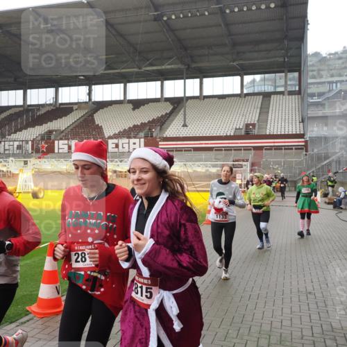 07.12.2025 - St. Pauli X-Mass-Run No. 15 Fabian Wolf http://msf.ph/oto/9420321 07.12.2025 11:38:46 Ziel 453, 729, 1133, 1318, 1601, 1605, 1606, 2010, 2011, 2099, 2815, 2816, 3365, 3367, 3508 meine-sportfotos.de