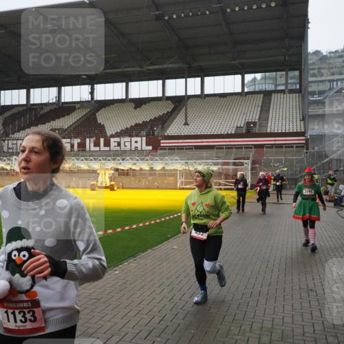 07.12.2025 - St. Pauli X-Mass-Run No. 15 Fabian Wolf http://msf.ph/oto/9420328 07.12.2025 11:38:47 Ziel 453, 729, 1133, 1318, 1601, 1605, 1606, 2010, 2011, 2099, 2815, 2816, 3365, 3367, 3508 meine-sportfotos.de