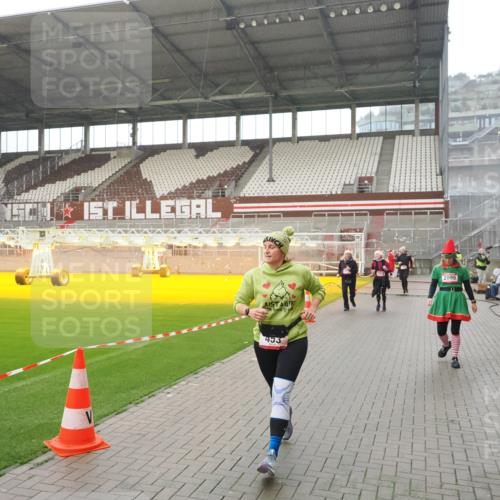 07.12.2025 - St. Pauli X-Mass-Run No. 15 Fabian Wolf http://msf.ph/oto/9420329 07.12.2025 11:38:47 Ziel 453, 729, 1133, 1318, 1601, 1605, 1606, 2010, 2011, 2099, 2815, 2816, 3365, 3367, 3508 meine-sportfotos.de