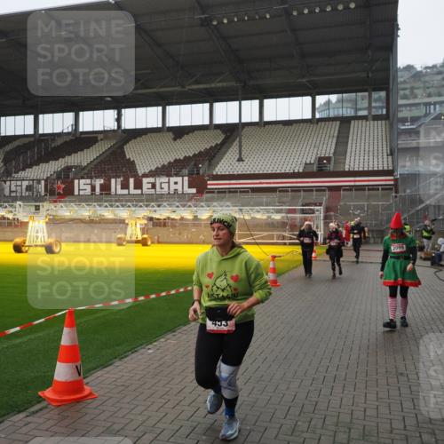 07.12.2025 - St. Pauli X-Mass-Run No. 15 Fabian Wolf http://msf.ph/oto/9420330 07.12.2025 11:38:47 Ziel 453, 729, 1133, 1318, 1601, 1605, 1606, 2010, 2011, 2099, 2815, 2816, 3365, 3367, 3508 meine-sportfotos.de
