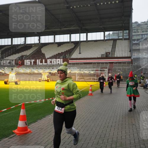 07.12.2025 - St. Pauli X-Mass-Run No. 15 Fabian Wolf http://msf.ph/oto/9420331 07.12.2025 11:38:48 Ziel 453, 729, 1133, 1318, 1601, 1605, 1606, 2010, 2011, 2099, 2815, 2816, 3365, 3367, 3508 meine-sportfotos.de