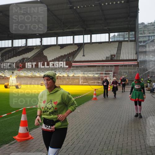 07.12.2025 - St. Pauli X-Mass-Run No. 15 Fabian Wolf http://msf.ph/oto/9420332 07.12.2025 11:38:48 Ziel 453, 729, 1133, 1318, 1601, 1605, 1606, 2010, 2011, 2099, 2815, 2816, 3365, 3367, 3508 meine-sportfotos.de