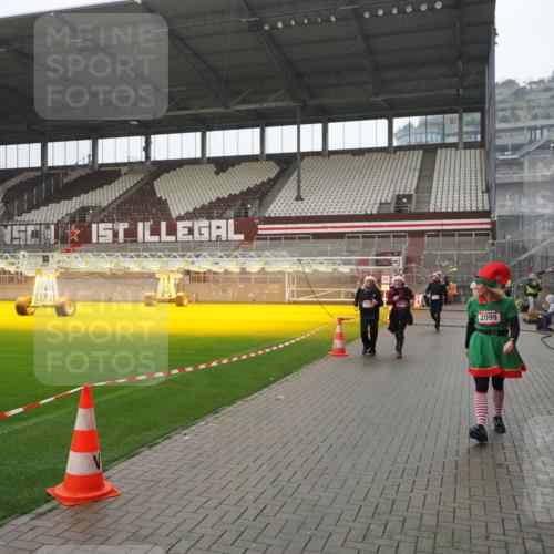 07.12.2025 - St. Pauli X-Mass-Run No. 15 Fabian Wolf http://msf.ph/oto/9420335 07.12.2025 11:38:48 Ziel 453, 729, 1133, 1318, 1601, 1605, 1606, 2010, 2011, 2099, 2815, 2816, 3365, 3367, 3508 meine-sportfotos.de