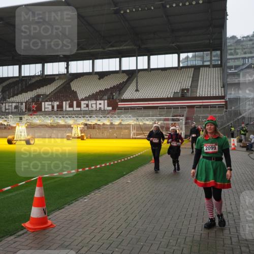 07.12.2025 - St. Pauli X-Mass-Run No. 15 Fabian Wolf http://msf.ph/oto/9420341 07.12.2025 11:38:50 Ziel 453, 729, 1133, 1318, 1601, 1605, 1606, 2010, 2011, 2099, 2815, 2816, 3365, 3367, 3508 meine-sportfotos.de