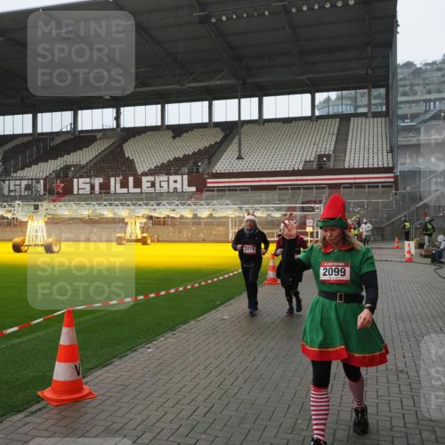 07.12.2025 - St. Pauli X-Mass-Run No. 15 Fabian Wolf http://msf.ph/oto/9420343 07.12.2025 11:38:50 Ziel 453, 729, 1133, 1318, 1601, 1605, 1606, 2010, 2011, 2099, 2815, 2816, 3365, 3367, 3508 meine-sportfotos.de