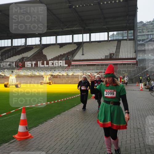 07.12.2025 - St. Pauli X-Mass-Run No. 15 Fabian Wolf http://msf.ph/oto/9420344 07.12.2025 11:38:50 Ziel 453, 729, 1133, 1318, 1601, 1605, 1606, 2010, 2011, 2099, 2815, 2816, 3365, 3367, 3508 meine-sportfotos.de