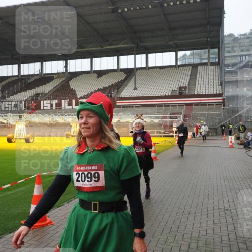 07.12.2025 - St. Pauli X-Mass-Run No. 15 Fabian Wolf http://msf.ph/oto/9420349 07.12.2025 11:38:51 Ziel 453, 729, 1133, 1318, 1601, 1605, 1606, 2010, 2011, 2099, 2815, 2816, 3365, 3367, 3508 meine-sportfotos.de