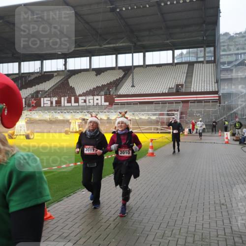 07.12.2025 - St. Pauli X-Mass-Run No. 15 Fabian Wolf http://msf.ph/oto/9420350 07.12.2025 11:38:52 Ziel 453, 729, 1133, 1318, 1601, 1605, 1606, 2010, 2011, 2099, 2602, 2815, 2816, 3365, 3367, 3508 meine-sportfotos.de