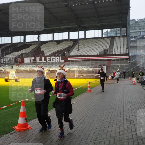 07.12.2025 - St. Pauli X-Mass-Run No. 15 Fabian Wolf http://msf.ph/oto/9420352 07.12.2025 11:38:52 Ziel 453, 729, 1133, 1318, 1601, 1605, 1606, 2010, 2011, 2099, 2602, 2815, 2816, 3365, 3367, 3508 meine-sportfotos.de