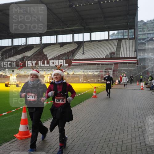 07.12.2025 - St. Pauli X-Mass-Run No. 15 Fabian Wolf http://msf.ph/oto/9420353 07.12.2025 11:38:53 Ziel 453, 729, 1133, 1318, 1601, 1605, 1606, 2010, 2011, 2099, 2602, 2815, 2816, 3365, 3367, 3508 meine-sportfotos.de