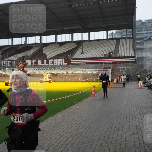 07.12.2025 - St. Pauli X-Mass-Run No. 15 Fabian Wolf http://msf.ph/oto/9420356 07.12.2025 11:38:53 Ziel 453, 729, 1133, 1318, 1601, 1605, 1606, 2010, 2011, 2099, 2602, 2815, 2816, 3365, 3367, 3508 meine-sportfotos.de