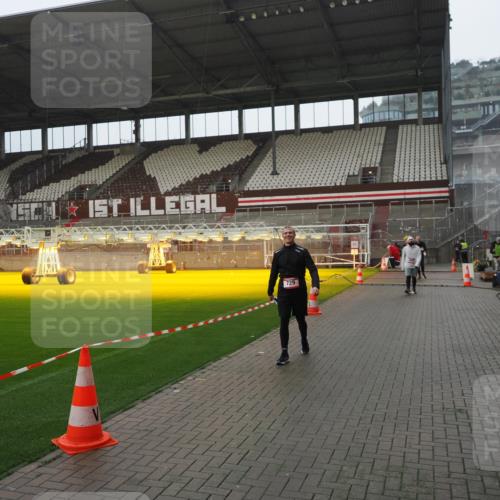 07.12.2025 - St. Pauli X-Mass-Run No. 15 Fabian Wolf http://msf.ph/oto/9420361 07.12.2025 11:38:56 Ziel 453, 729, 1133, 1318, 1605, 1737, 2010, 2011, 2099, 2602, 2815, 2816, 3508 meine-sportfotos.de