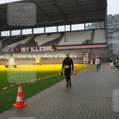07.12.2025 - St. Pauli X-Mass-Run No. 15 Fabian Wolf http://msf.ph/oto/9420362 07.12.2025 11:38:56 Ziel 453, 729, 1133, 1318, 1605, 1737, 2010, 2011, 2099, 2602, 2815, 2816, 3508 meine-sportfotos.de