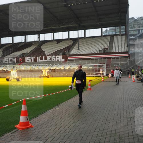 07.12.2025 - St. Pauli X-Mass-Run No. 15 Fabian Wolf http://msf.ph/oto/9420363 07.12.2025 11:38:56 Ziel 453, 729, 1133, 1318, 1605, 1737, 2010, 2011, 2099, 2602, 2815, 2816, 3508 meine-sportfotos.de