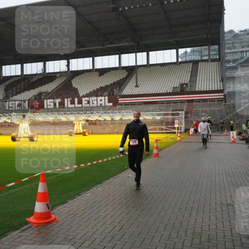 07.12.2025 - St. Pauli X-Mass-Run No. 15 Fabian Wolf http://msf.ph/oto/9420364 07.12.2025 11:38:57 Ziel 453, 729, 1133, 1318, 1737, 2010, 2011, 2099, 2602, 2815, 2816, 3508 meine-sportfotos.de