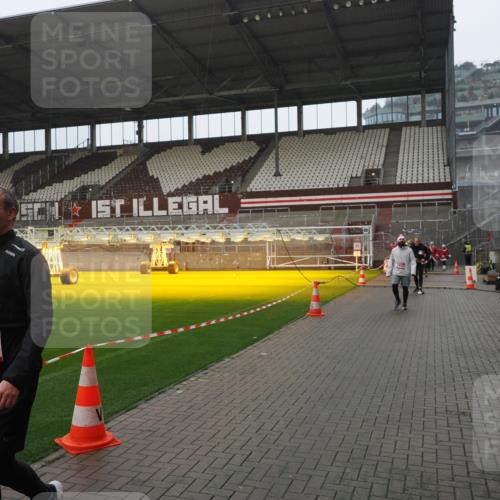 07.12.2025 - St. Pauli X-Mass-Run No. 15 Fabian Wolf http://msf.ph/oto/9420370 07.12.2025 11:38:59 Ziel 453, 729, 1133, 1737, 2010, 2011, 2602, 3508 meine-sportfotos.de