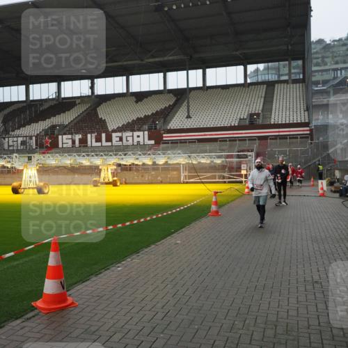 07.12.2025 - St. Pauli X-Mass-Run No. 15 Fabian Wolf http://msf.ph/oto/9420377 07.12.2025 11:39:02 Ziel 729, 1737, 2602, 3357 meine-sportfotos.de