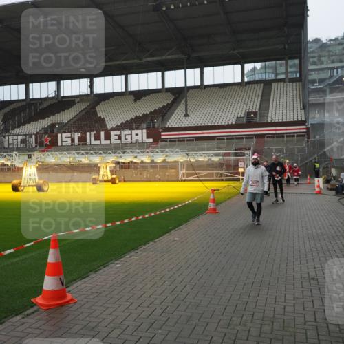 07.12.2025 - St. Pauli X-Mass-Run No. 15 Fabian Wolf http://msf.ph/oto/9420378 07.12.2025 11:39:02 Ziel 729, 1737, 2602, 3357 meine-sportfotos.de