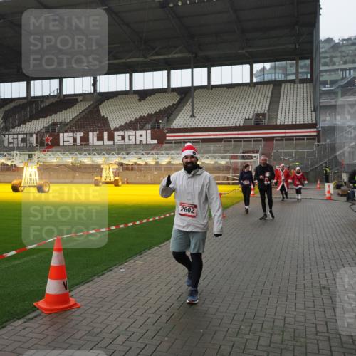 07.12.2025 - St. Pauli X-Mass-Run No. 15 Fabian Wolf http://msf.ph/oto/9420391 07.12.2025 11:39:06 Ziel 729, 1737, 2225, 2226, 2602, 3357 meine-sportfotos.de