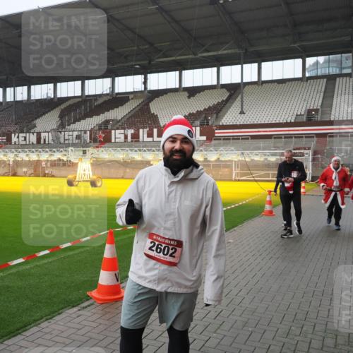 07.12.2025 - St. Pauli X-Mass-Run No. 15 Fabian Wolf http://msf.ph/oto/9420403 07.12.2025 11:39:10 Ziel 1737, 2225, 2226, 2602, 3357 meine-sportfotos.de