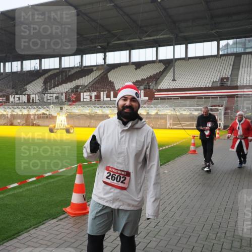 07.12.2025 - St. Pauli X-Mass-Run No. 15 Fabian Wolf http://msf.ph/oto/9420405 07.12.2025 11:39:11 Ziel 1737, 2225, 2226, 2602, 2978, 3357 meine-sportfotos.de