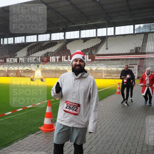 07.12.2025 - St. Pauli X-Mass-Run No. 15 Fabian Wolf http://msf.ph/oto/9420407 07.12.2025 11:39:11 Ziel 1737, 2225, 2226, 2602, 2978, 3357 meine-sportfotos.de