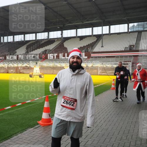 07.12.2025 - St. Pauli X-Mass-Run No. 15 Fabian Wolf http://msf.ph/oto/9420408 07.12.2025 11:39:11 Ziel 1737, 2225, 2226, 2602, 2978, 3357 meine-sportfotos.de
