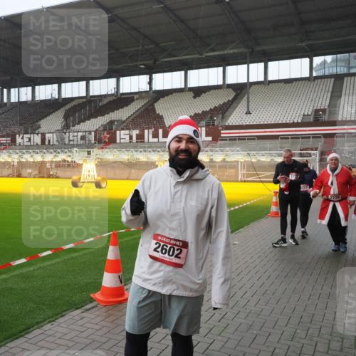07.12.2025 - St. Pauli X-Mass-Run No. 15 Fabian Wolf http://msf.ph/oto/9420409 07.12.2025 11:39:11 Ziel 1737, 2225, 2226, 2602, 2978, 3357 meine-sportfotos.de