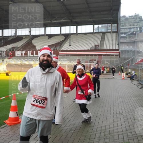 07.12.2025 - St. Pauli X-Mass-Run No. 15 Fabian Wolf http://msf.ph/oto/9420413 07.12.2025 11:39:13 Ziel 1737, 2225, 2226, 2978, 3357 meine-sportfotos.de