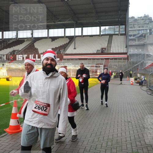 07.12.2025 - St. Pauli X-Mass-Run No. 15 Fabian Wolf http://msf.ph/oto/9420415 07.12.2025 11:39:13 Ziel 1737, 2225, 2226, 2978, 3357 meine-sportfotos.de