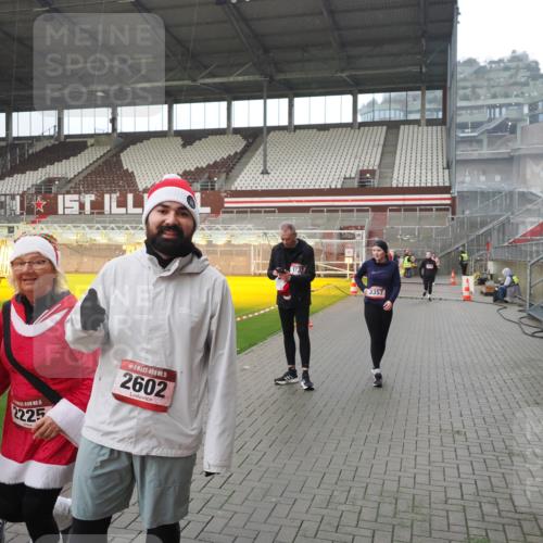 07.12.2025 - St. Pauli X-Mass-Run No. 15 Fabian Wolf http://msf.ph/oto/9420418 07.12.2025 11:39:14 Ziel 1737, 2225, 2226, 2978, 3357 meine-sportfotos.de