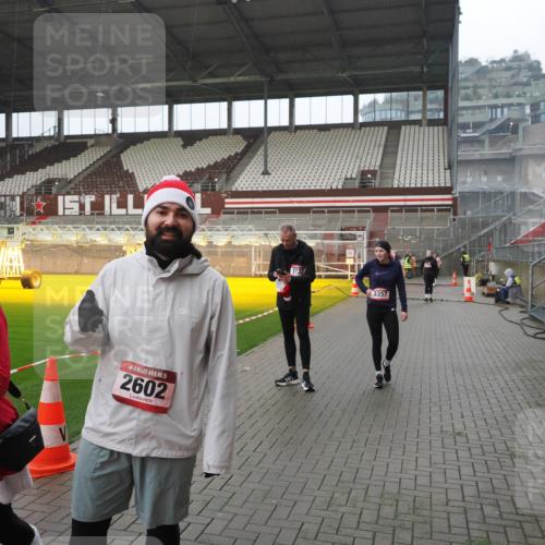 07.12.2025 - St. Pauli X-Mass-Run No. 15 Fabian Wolf http://msf.ph/oto/9420419 07.12.2025 11:39:14 Ziel 1737, 2225, 2226, 2978, 3357 meine-sportfotos.de
