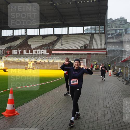 07.12.2025 - St. Pauli X-Mass-Run No. 15 Fabian Wolf http://msf.ph/oto/9420424 07.12.2025 11:39:18 Ziel 2057, 2225, 2226, 2978, 3357 meine-sportfotos.de