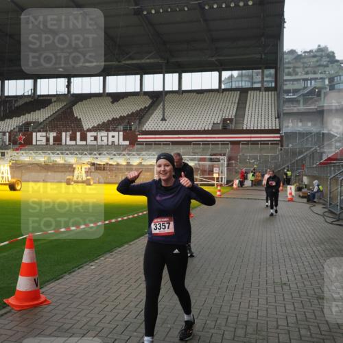 07.12.2025 - St. Pauli X-Mass-Run No. 15 Fabian Wolf http://msf.ph/oto/9420427 07.12.2025 11:39:19 Ziel 2057, 2225, 2226, 2978, 3357 meine-sportfotos.de