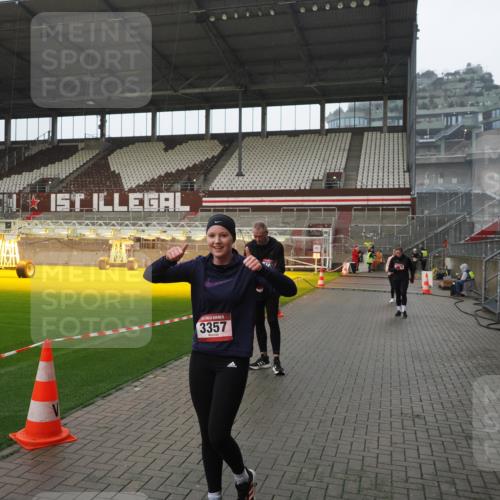 07.12.2025 - St. Pauli X-Mass-Run No. 15 Fabian Wolf http://msf.ph/oto/9420428 07.12.2025 11:39:19 Ziel 2057, 2225, 2226, 2978, 3357 meine-sportfotos.de