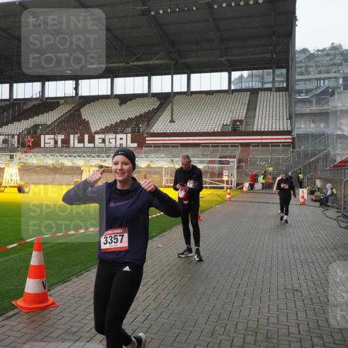 07.12.2025 - St. Pauli X-Mass-Run No. 15 Fabian Wolf http://msf.ph/oto/9420430 07.12.2025 11:39:19 Ziel 2057, 2225, 2226, 2978, 3357 meine-sportfotos.de