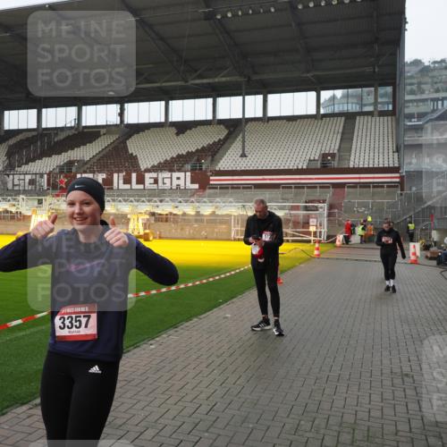 07.12.2025 - St. Pauli X-Mass-Run No. 15 Fabian Wolf http://msf.ph/oto/9420433 07.12.2025 11:39:20 Ziel 2057, 2225, 2226, 2978, 3357 meine-sportfotos.de