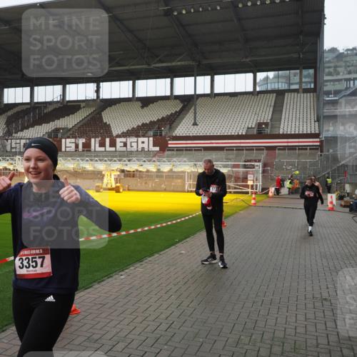 07.12.2025 - St. Pauli X-Mass-Run No. 15 Fabian Wolf http://msf.ph/oto/9420434 07.12.2025 11:39:20 Ziel 2057, 2225, 2226, 2978, 3357 meine-sportfotos.de