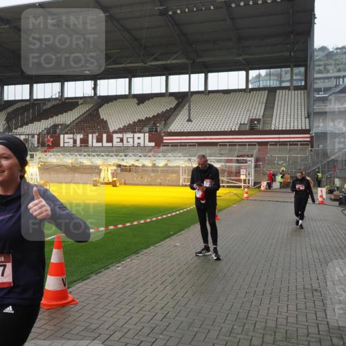 07.12.2025 - St. Pauli X-Mass-Run No. 15 Fabian Wolf http://msf.ph/oto/9420435 07.12.2025 11:39:20 Ziel 2057, 2225, 2226, 2978, 3357 meine-sportfotos.de