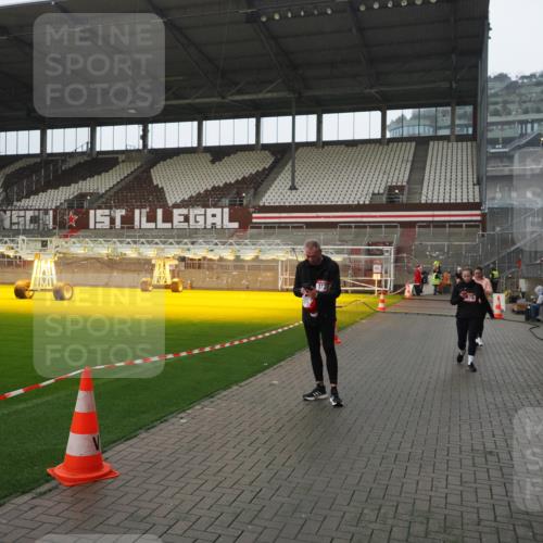 07.12.2025 - St. Pauli X-Mass-Run No. 15 Fabian Wolf http://msf.ph/oto/9420437 07.12.2025 11:39:21 Ziel 2057, 2225, 2226, 2978 meine-sportfotos.de