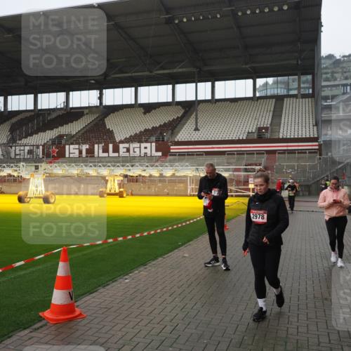 07.12.2025 - St. Pauli X-Mass-Run No. 15 Fabian Wolf http://msf.ph/oto/9420439 07.12.2025 11:39:25 Ziel 2057, 2978, 3593 meine-sportfotos.de