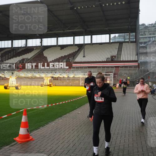 07.12.2025 - St. Pauli X-Mass-Run No. 15 Fabian Wolf http://msf.ph/oto/9420440 07.12.2025 11:39:25 Ziel 2057, 2978, 3593 meine-sportfotos.de