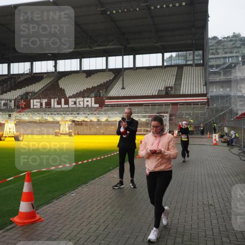 07.12.2025 - St. Pauli X-Mass-Run No. 15 Fabian Wolf http://msf.ph/oto/9420441 07.12.2025 11:39:28 Ziel 2057, 2978, 3593 meine-sportfotos.de